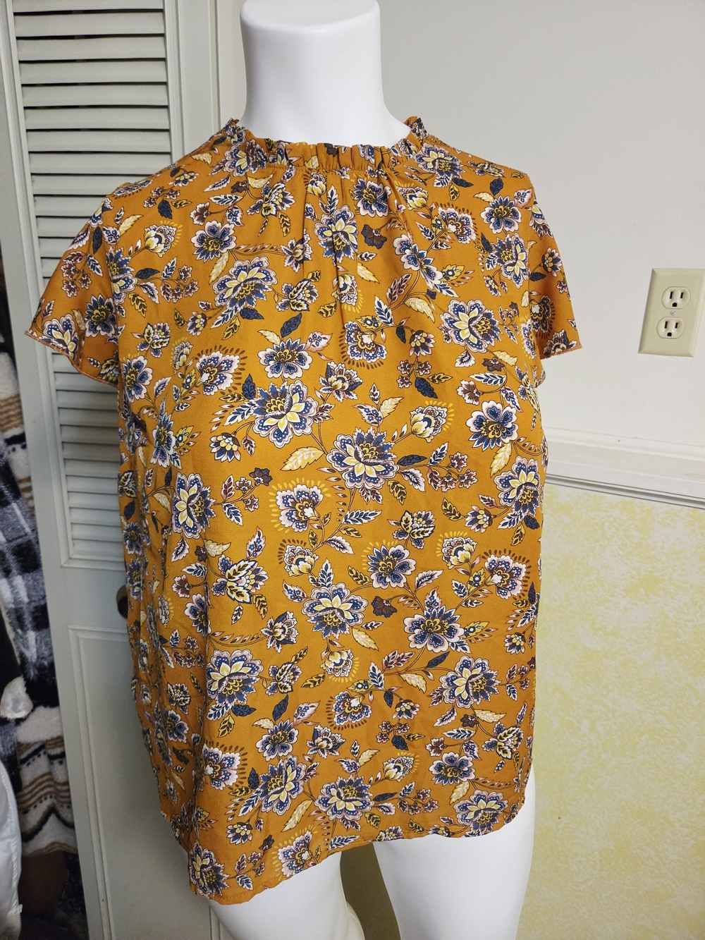 Forever 21 Mustard Floral Cap-Sleeve Blouse